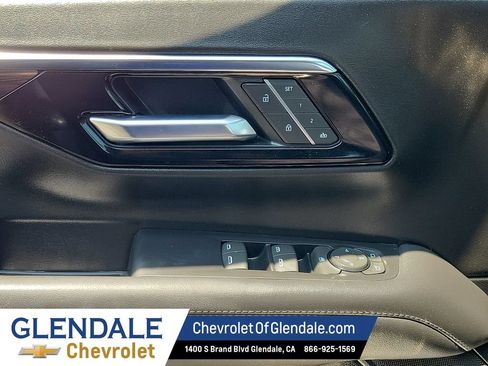 Certified 2025 Chevrolet Suburban Z71 AWD/4WD image 31