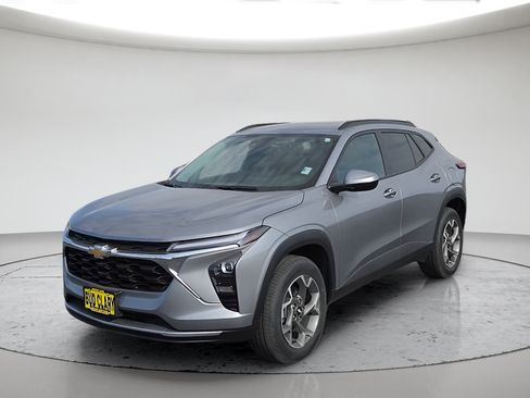 Used 2025 Chevrolet Trax LT w/ LT Convenience Package FWD image 18