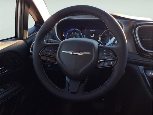 New 2026 Chrysler Pacifica Select w/ S Appearance Package image 10