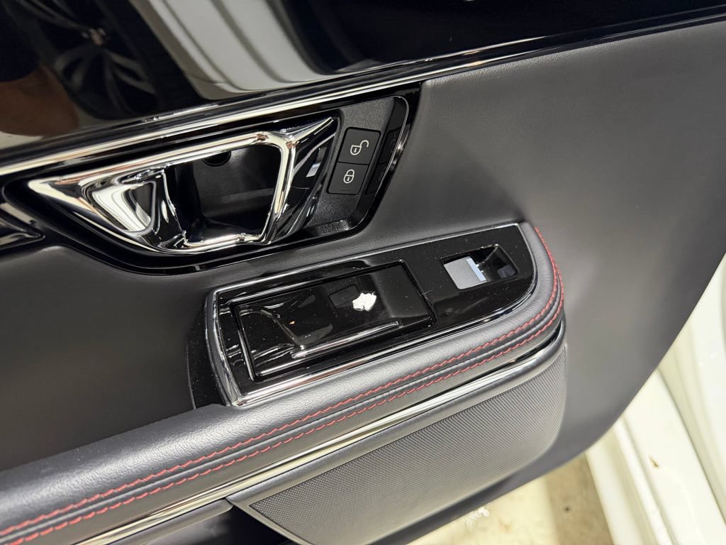 Used 2016 Jaguar XJ RWD image 37