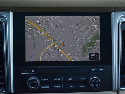 Used 2017 Porsche Macan image 20