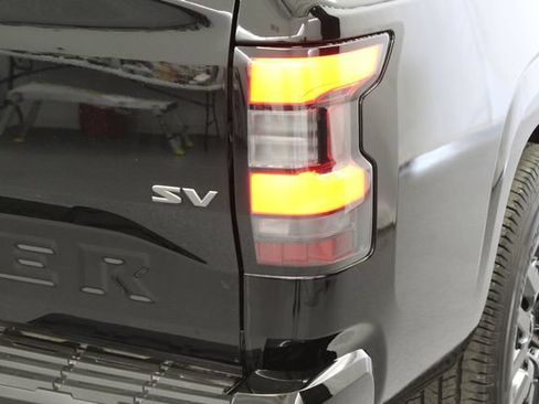 Used 2023 Nissan Frontier SV w/ Technology Package RWD image 12