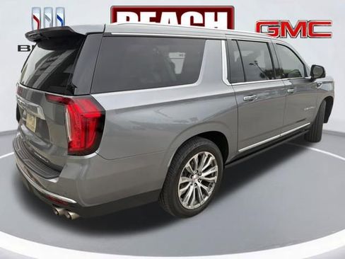 Used 2022 GMC Yukon XL Denali w/ Denali Premium Package image 2