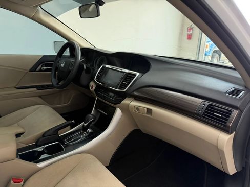 Used 2017 Honda Accord EX image 28
