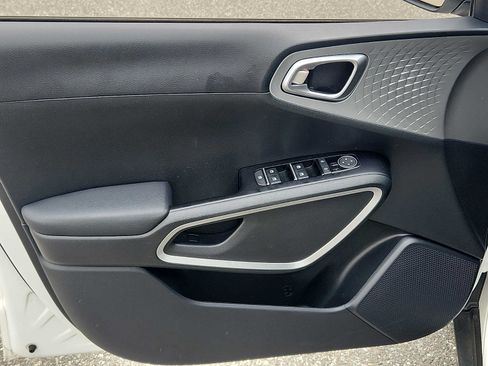 Used 2024 Kia Soul S FWD image 12