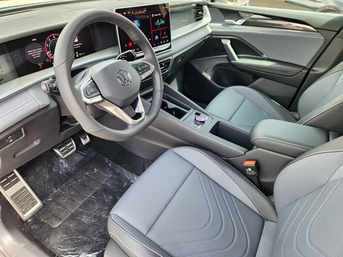 New 2026 Volkswagen Tiguan SE R-Line AWD/4WD image 11