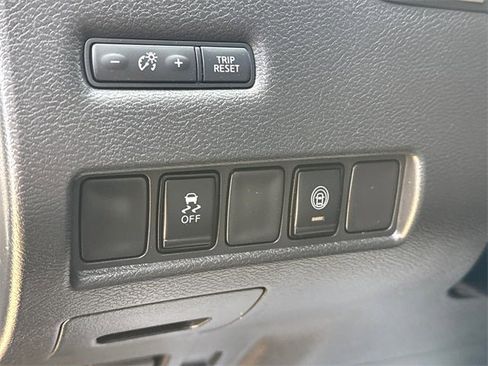 Used 2023 Nissan Murano SV image 21