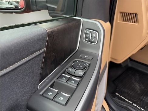 Used 2023 Ford F250 Lariat w/ Chrome Package image 11