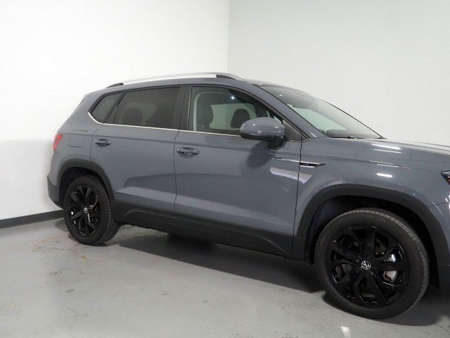 Used 2023 Volkswagen Taos SE w/ Sunroof Package w/ Panoramic Sunroof Package FWD image 37