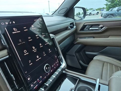 Certified 2025 GMC Yukon Denali Ultimate AWD/4WD image 24
