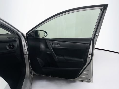 Used 2019 Toyota Corolla LE image 30