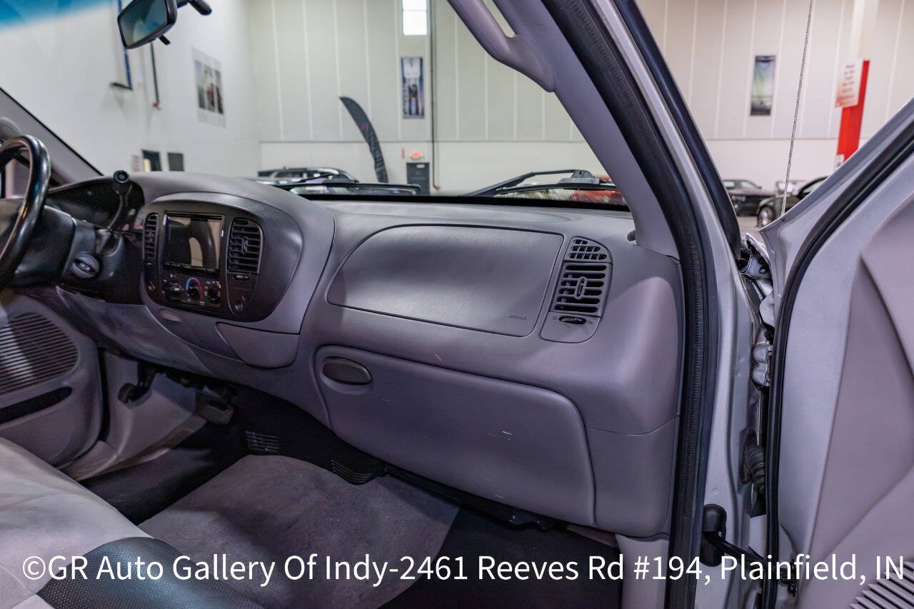 Used 2001 Ford F150 Lightning RWD image 38