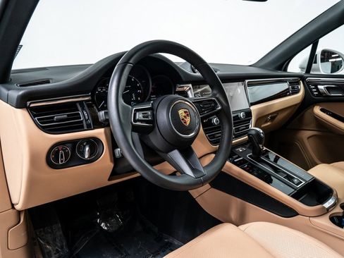 Used 2025 Porsche Macan image 13
