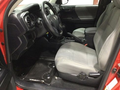 Used 2017 Toyota Tacoma SR image 10