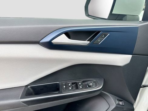 Used 2023 Volkswagen Taos SE image 9