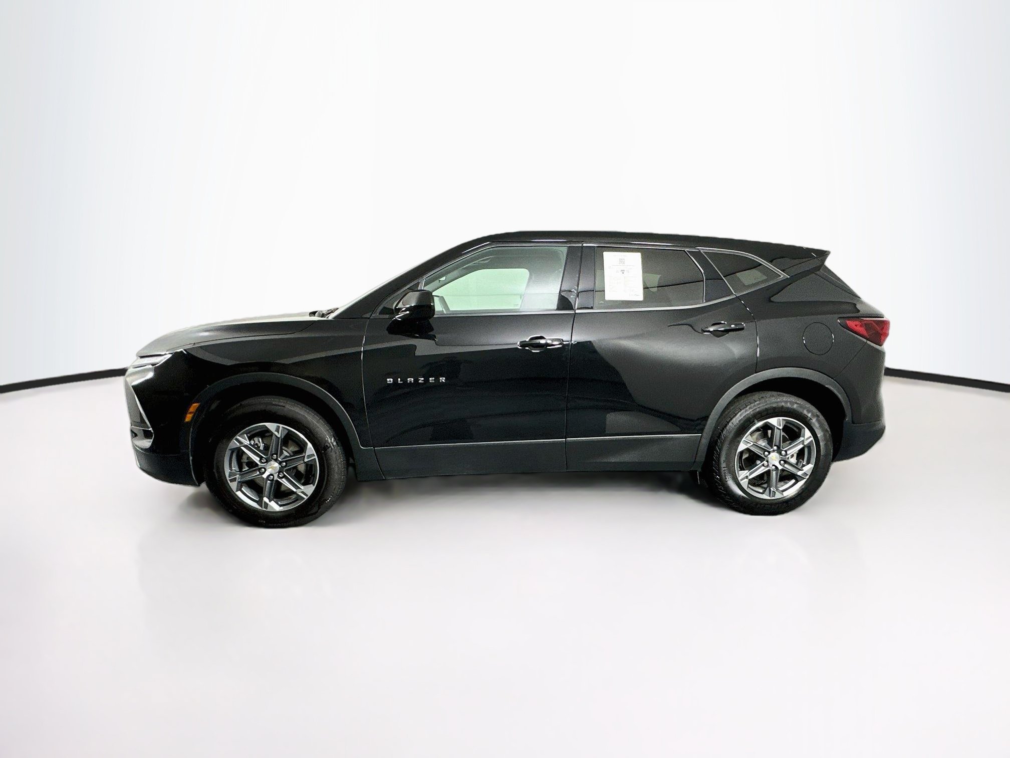 Used 2025 Chevrolet Blazer LT FWD image 4