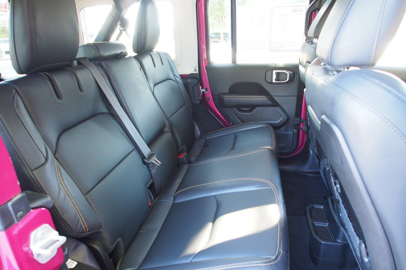 Used 2024 Jeep Wrangler Unlimited Sahara w/ Technology Group AWD/4WD image 13