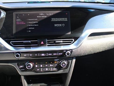 Certified 2022 Kia Niro EX w/ Cold Weather Package image 12