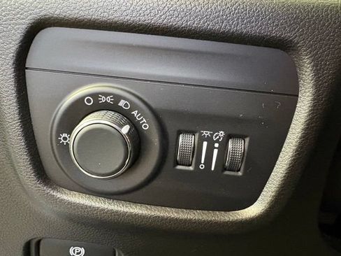 Used 2023 Jeep Grand Cherokee L Laredo AWD/4WD image 25