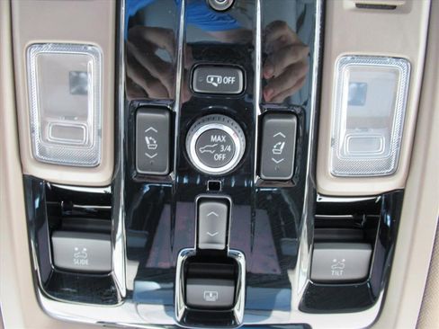 Used 2026 GMC Yukon Denali w/ Sun & Power Step Package AWD/4WD image 30