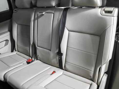 Used 2022 Volkswagen Atlas SE w/ Black Wheel Package image 36