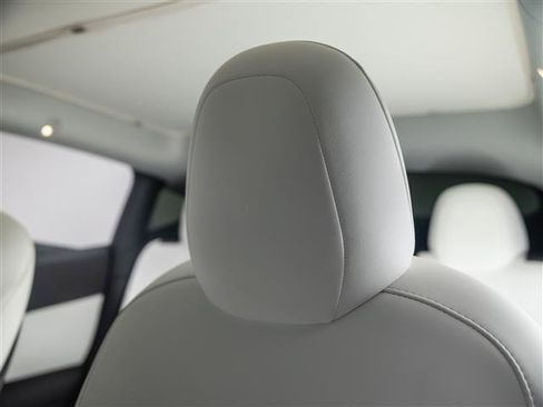 Used 2022 Tesla Model Y Performance image 12