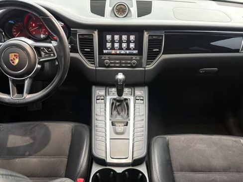 Used 2018 Porsche Macan GTS image 34