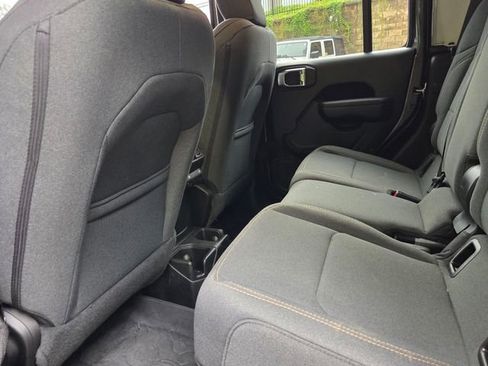 Used 2025 Jeep Gladiator Willys AWD/4WD image 12