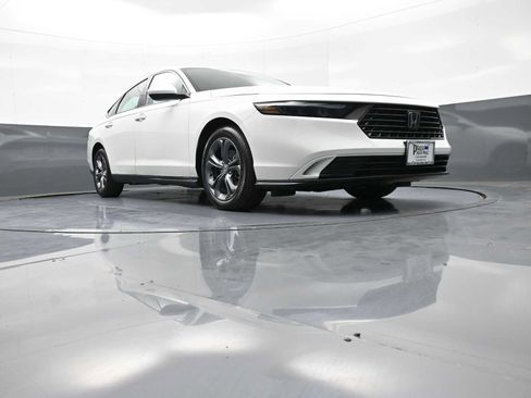 Used 2024 Honda Accord EX image 27
