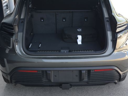 Certified 2025 Porsche Macan 4S Electric AWD/4WD image 36