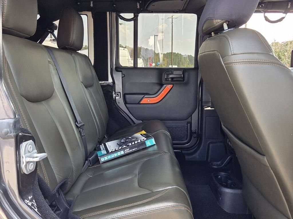 Used 2017 Jeep Wrangler Unlimited Sahara w/ Connectivity Group AWD/4WD image 10