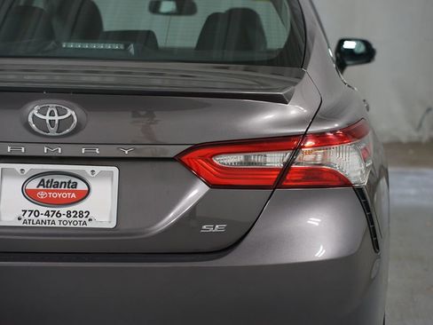 Used 2018 Toyota Camry SE w/ Convenience Package FWD image 10
