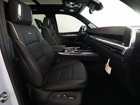 Used 2026 Cadillac Escalade ESV V image 10