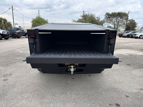 Used 2025 Tesla Cybertruck AWD Crew Cab image 22