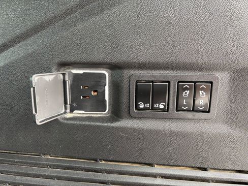 Used 2021 Chevrolet Tahoe Premier image 25