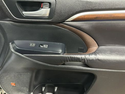 Used 2016 Toyota Highlander Limited Platinum AWD/4WD image 21
