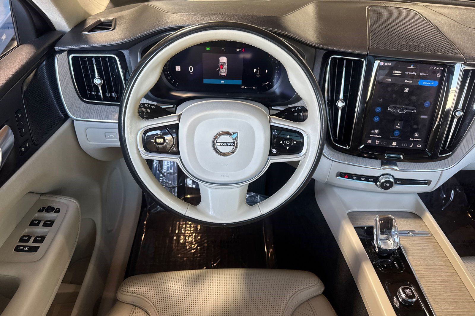 Used 2023 Volvo XC60 B5 Ultimate w/ Protection Package Premier FWD image 32