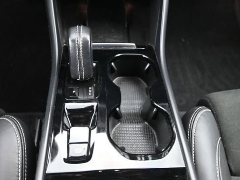 Used 2022 Volvo XC40 T5 R-Design image 71