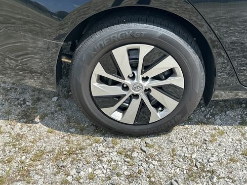 Used 2025 Nissan Altima 2.5 S FWD image 17