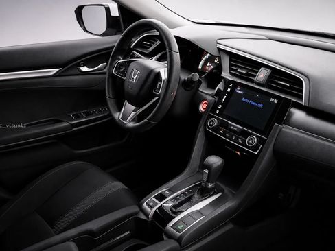 Used 2018 Honda Civic EX image 2