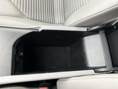 Used 2022 Toyota Camry SE FWD image 26