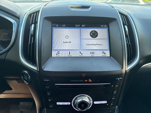 Used 2019 Ford Edge Titanium FWD image 8