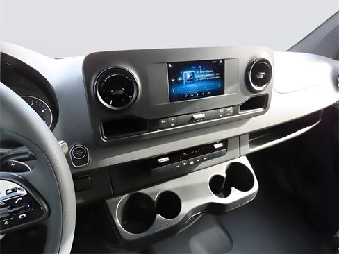 Used 2024 Mercedes-Benz Sprinter 3500 image 32