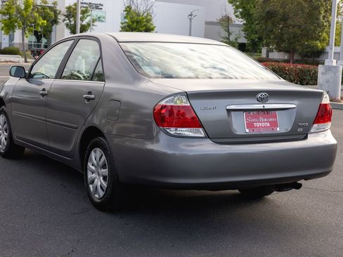 Used 2005 Toyota Camry LE FWD image 7