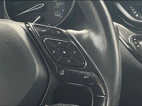 Used 2018 Toyota C-HR XLE FWD image 12