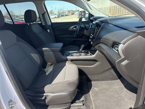 Used 2019 Chevrolet Traverse LT w/ LPO, Blackout Package AWD/4WD image 5