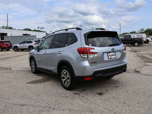Used 2021 Subaru Forester Premium image 8