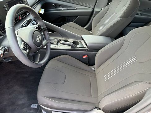 Certified 2025 Hyundai Elantra Sport FWD image 9