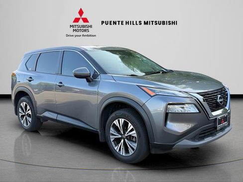 Used 2022 Nissan Rogue SV image 3