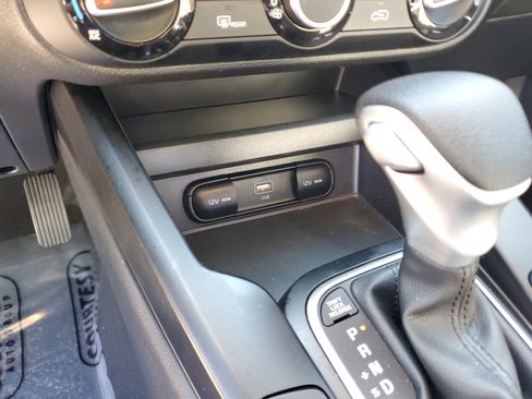 Certified 2025 Kia Soul LX image 19